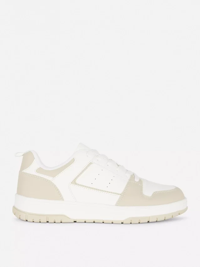 Low top sneakers