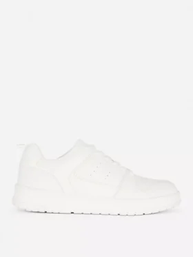 Low top sneakers