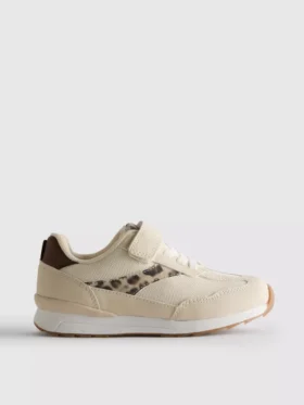 Low top sneakers