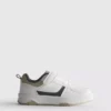 Low-top sneakers