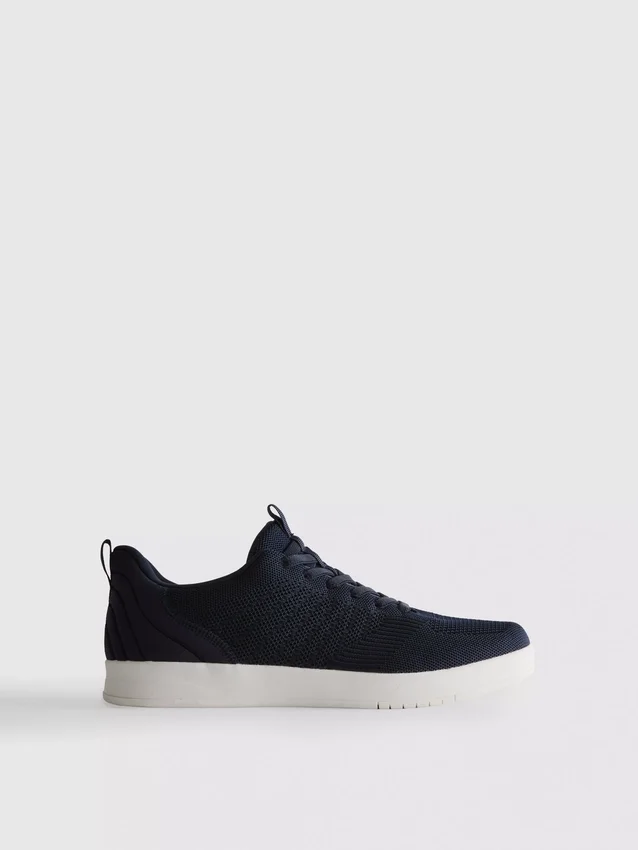 Low-top sneakers