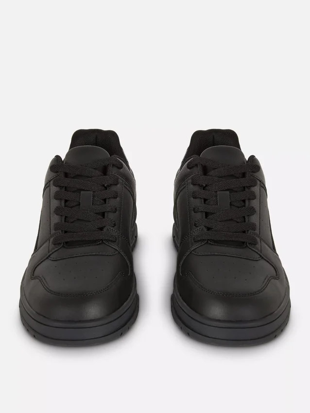 Low top sneakers