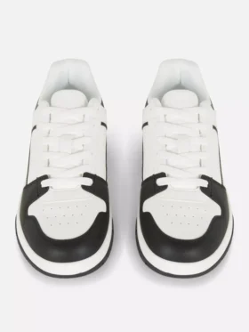 Low top sneakers