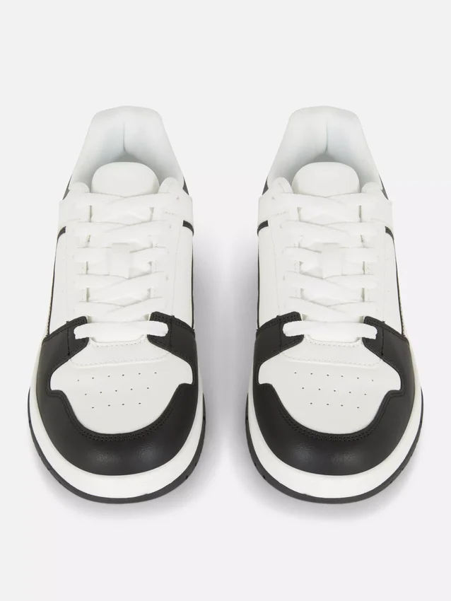 Low top sneakers