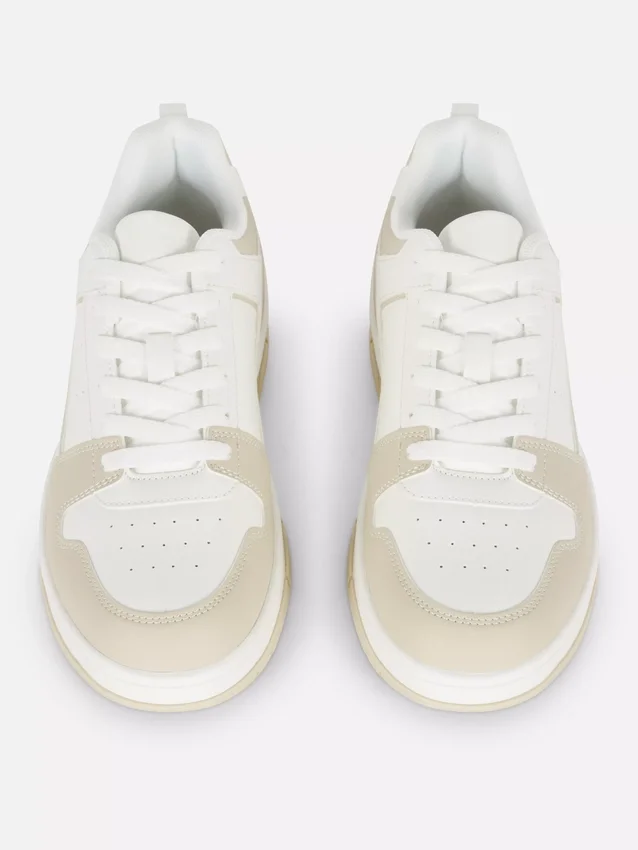 Low top sneakers