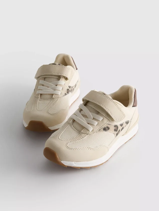 Low top sneakers