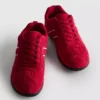 Low top sneakers