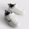 Low-top sneakers