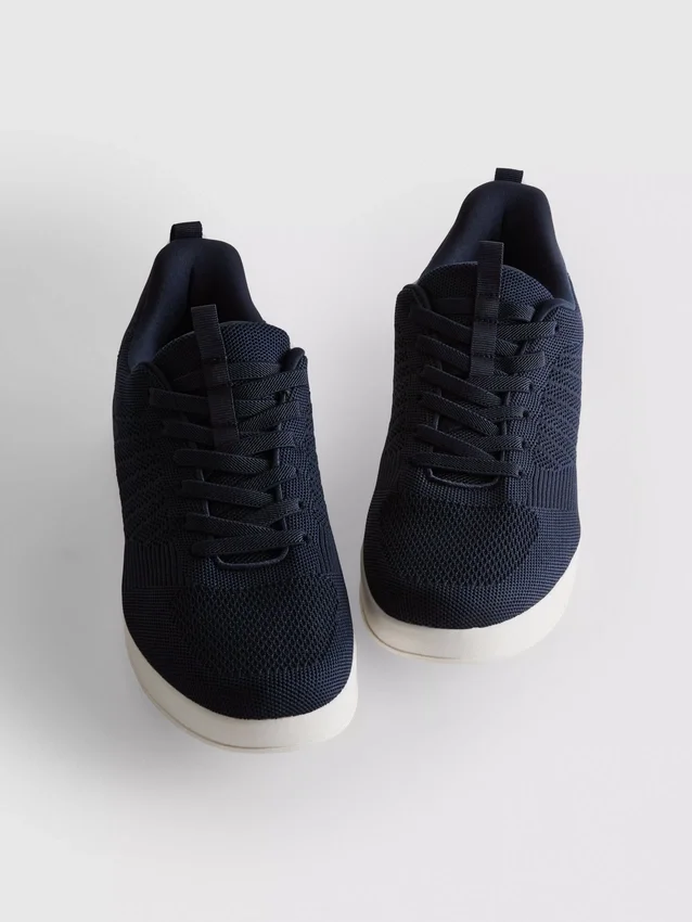 Low-top sneakers