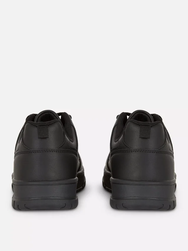 Low top sneakers