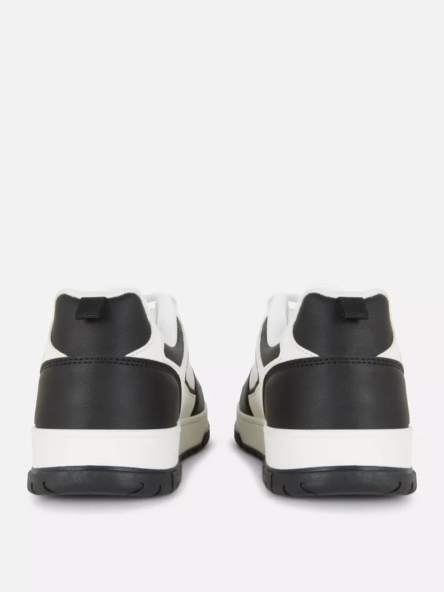 Low top sneakers