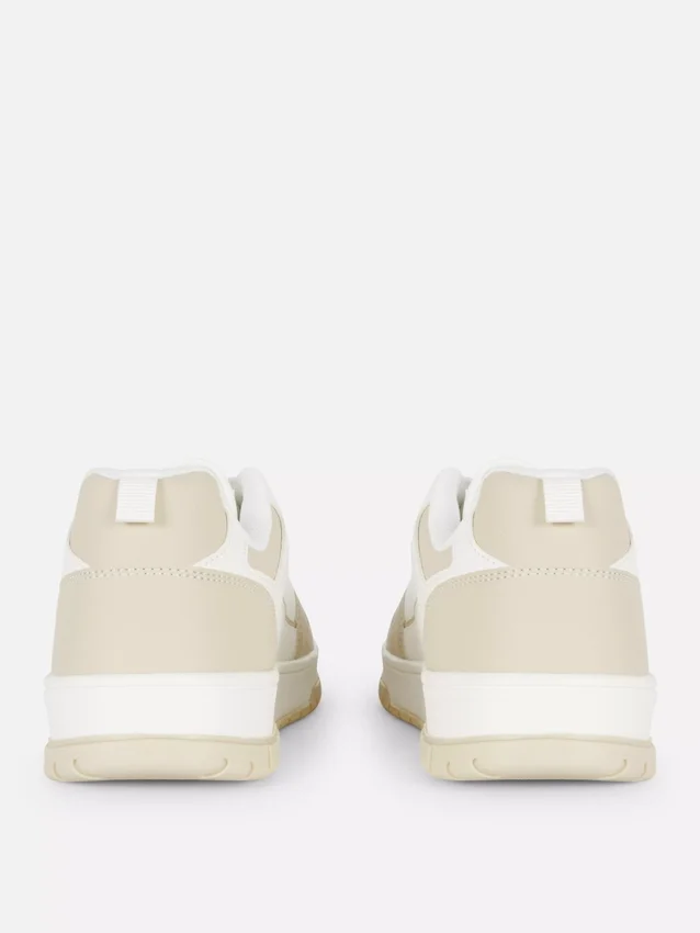 Low top sneakers