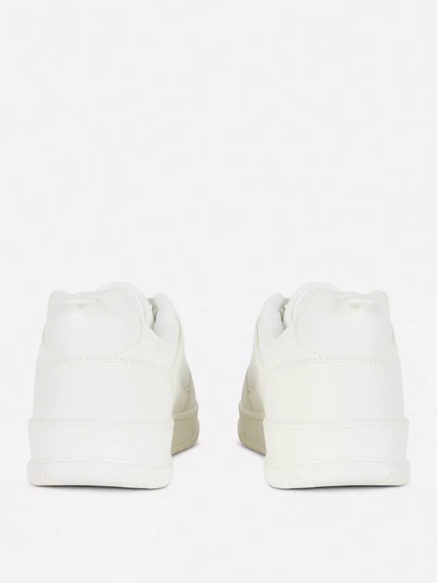 Low top sneakers