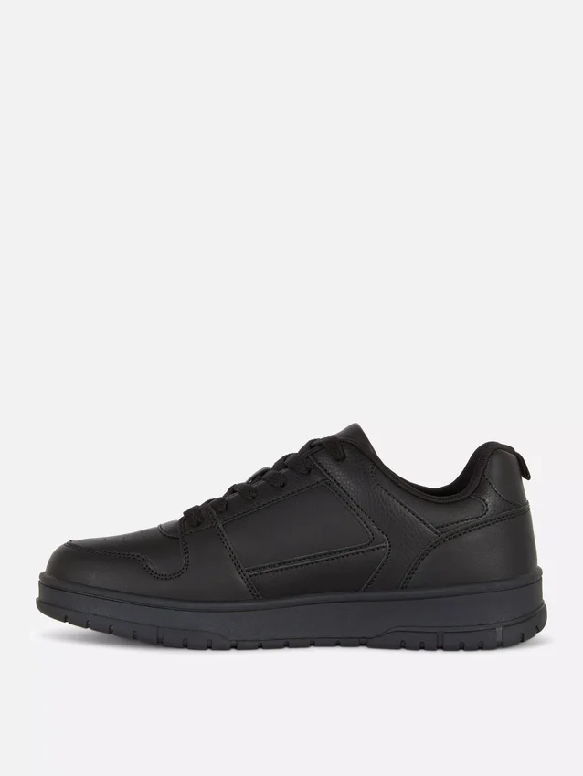 Low top sneakers