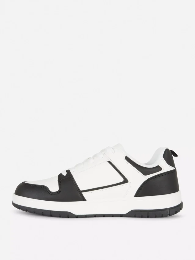 Low top sneakers