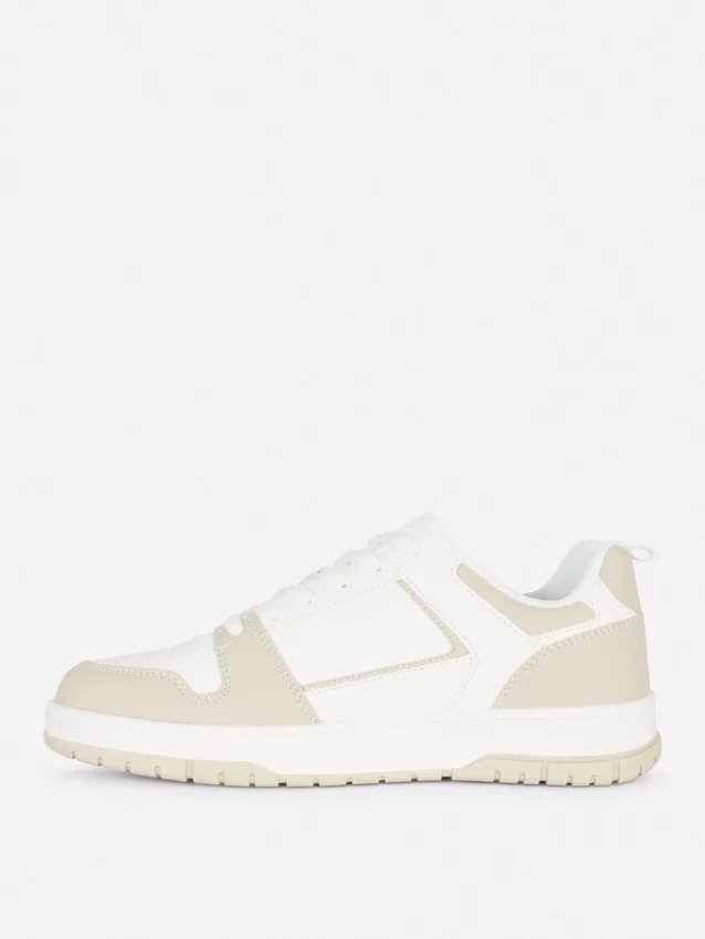 Low top sneakers
