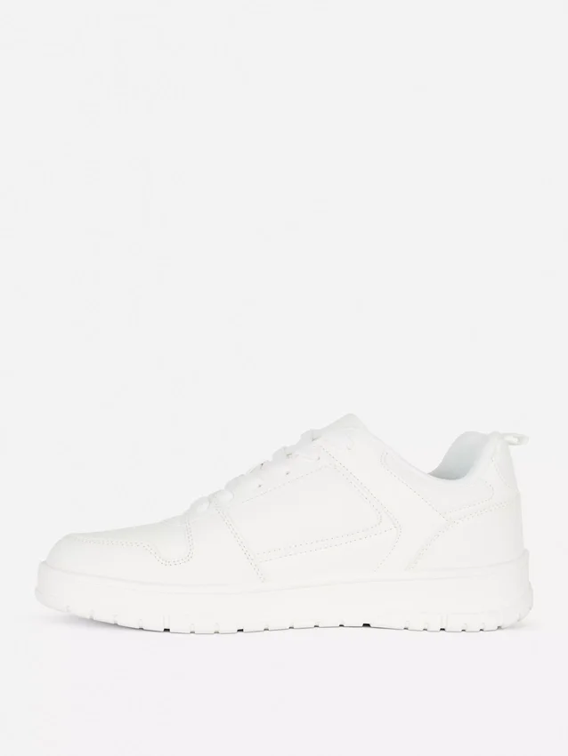 Low top sneakers