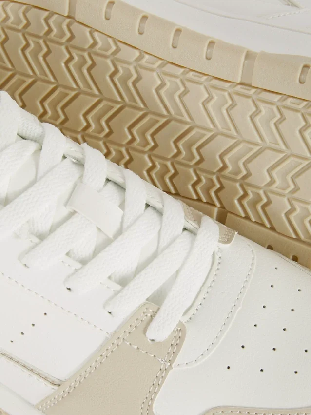 Low top sneakers