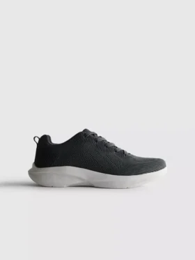 Low top sports sneakers