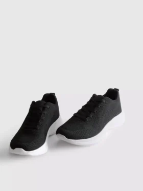 Low top sports sneakers