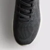 Low top sports sneakers