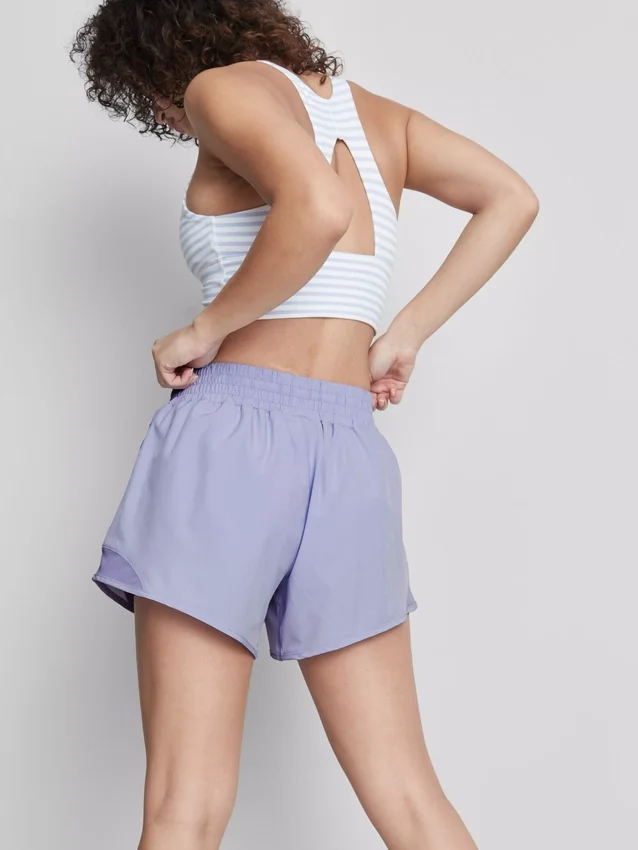 Mesh panel active shorts