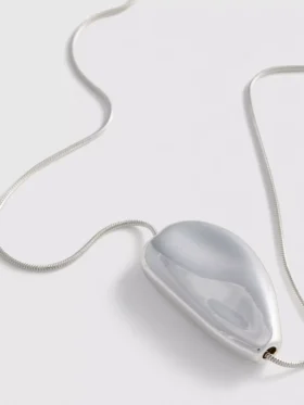 Metal pendant necklace