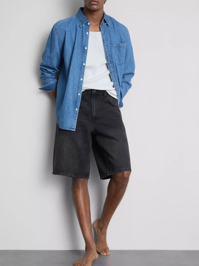 Mid-rise baggy denim shorts