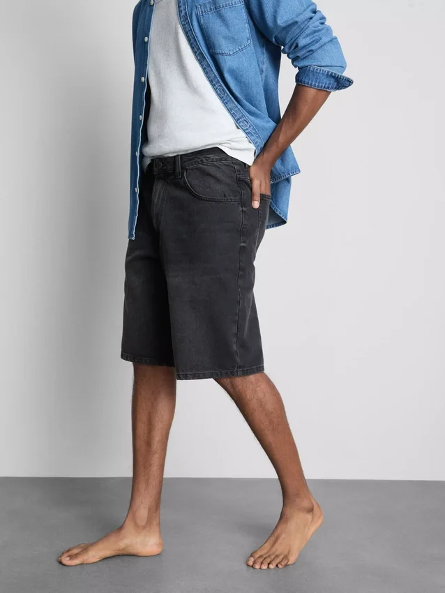 Mid-rise baggy denim shorts