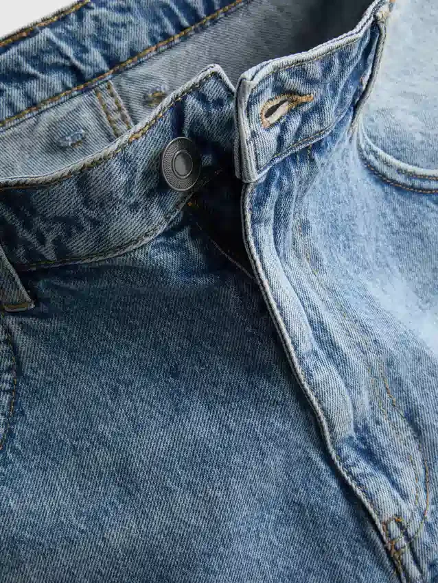 Mid-rise baggy denim shorts