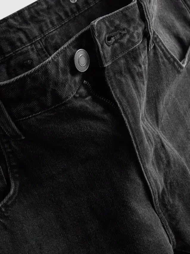 Mid-rise baggy denim shorts