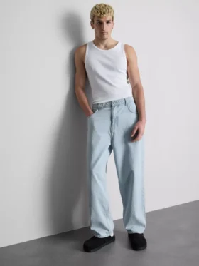 Mid-rise baggy jeans