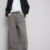 Mid-rise baggy jeans