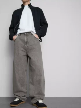 Mid-rise baggy jeans