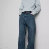 Mid-rise baggy jeans