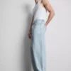 Mid-rise baggy jeans