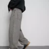 Mid-rise baggy jeans