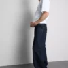 Mid-rise baggy jeans