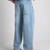 Mid-rise baggy jeans