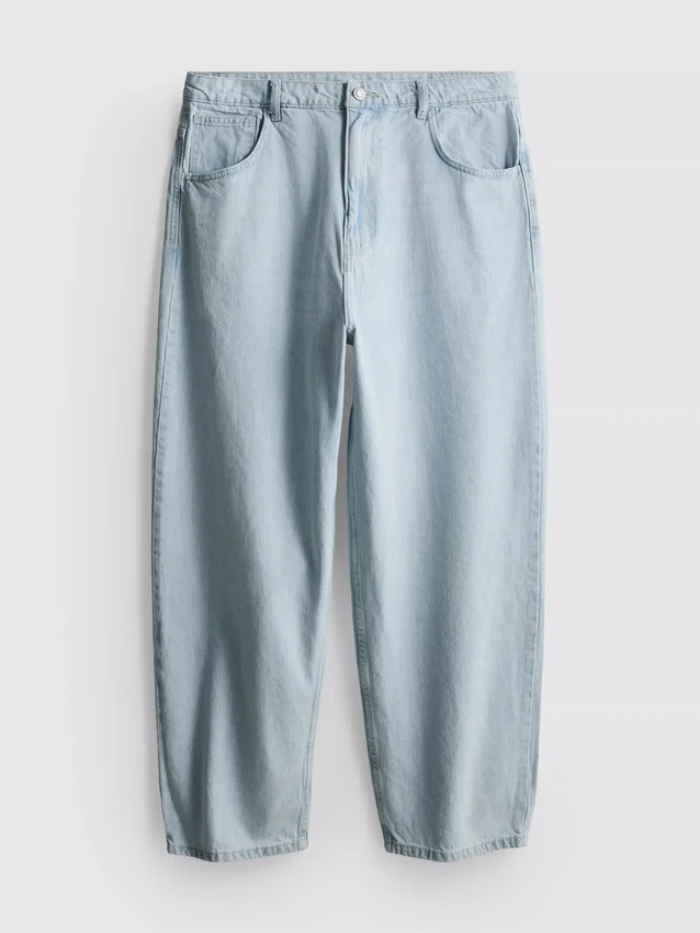 Mid-rise baggy jeans