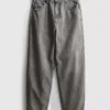 Mid-rise baggy jeans