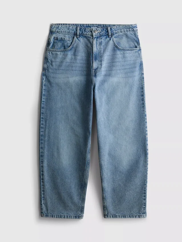 Mid-rise baggy jeans