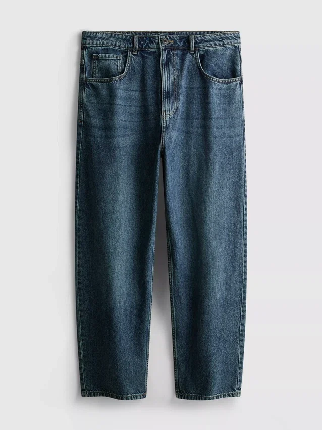 Mid-rise baggy jeans