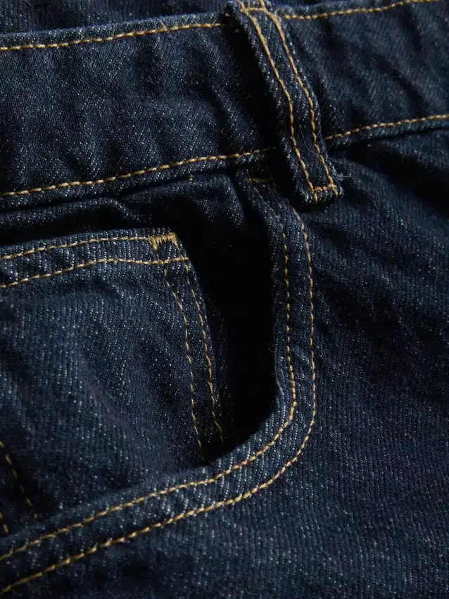 Mid-rise baggy jeans