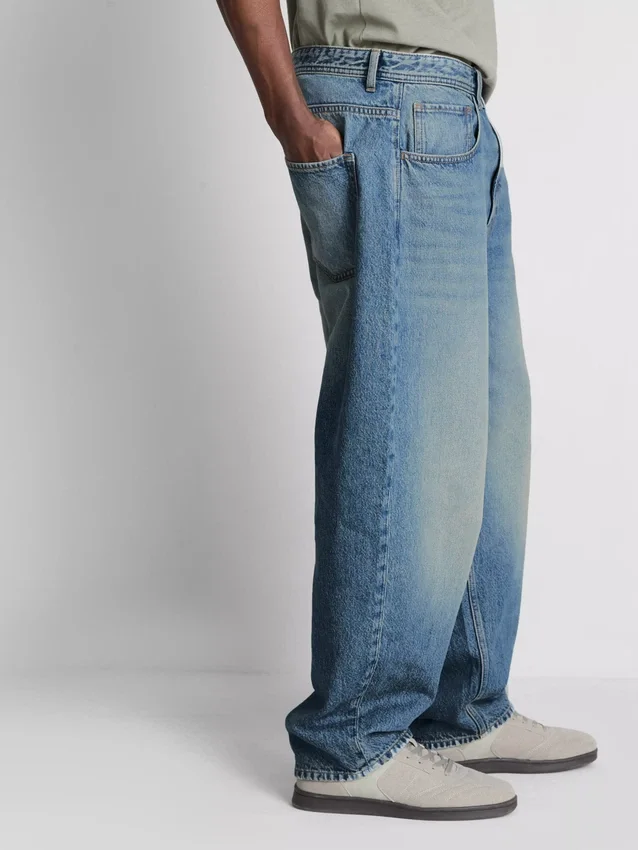 Mid-rise barrel jeans