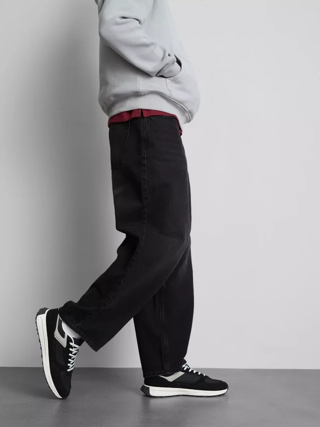 Mid-rise barrel jeans