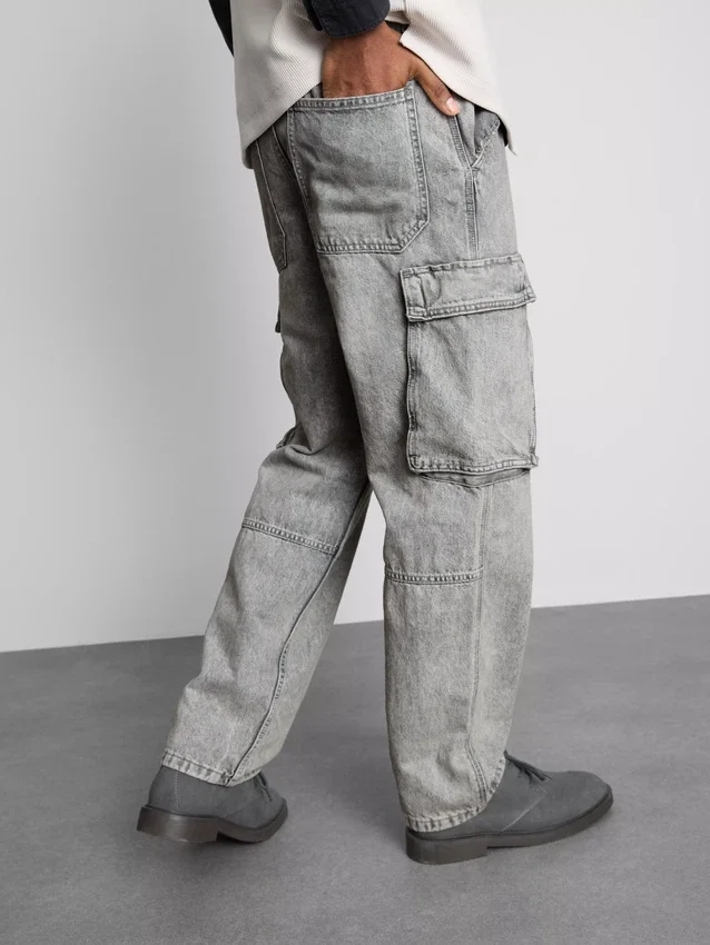 Mid-rise loose cargo jeans