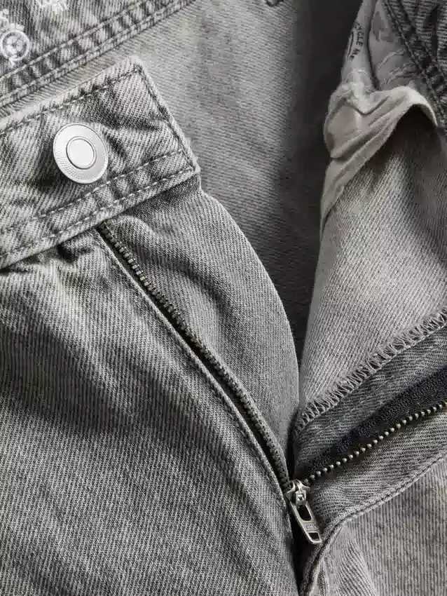 Mid-rise loose cargo jeans