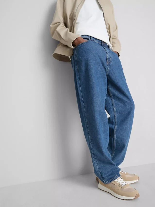 Mid-rise relaxed jeans