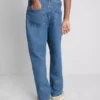 Mid-rise relaxed jeans